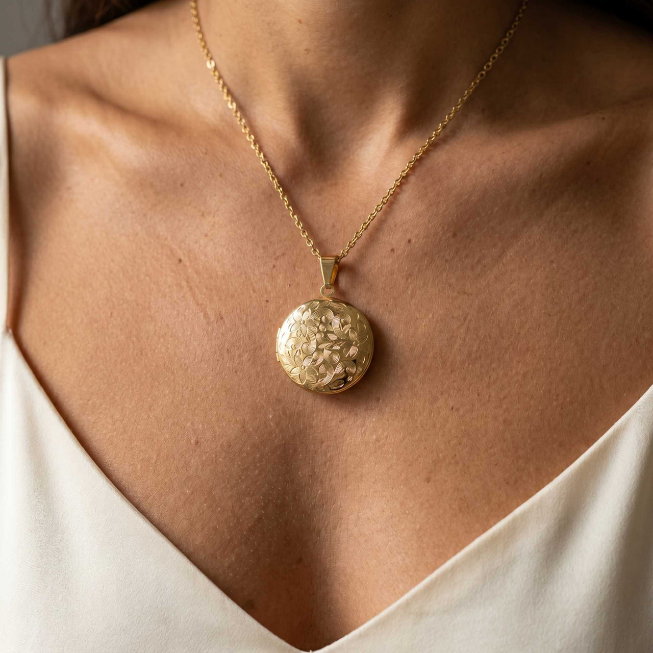 Floral Round Photo Locket Necklace
