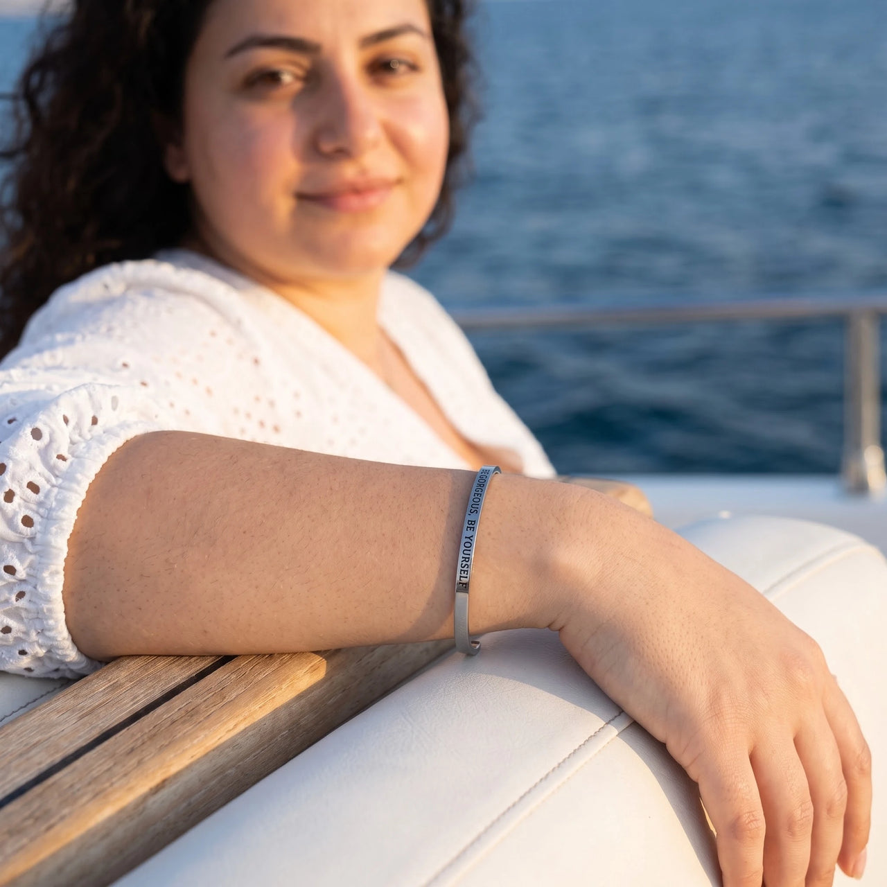 Inspirational bracelet — worn on a relaxed day, silver | SKU: bgby-wg